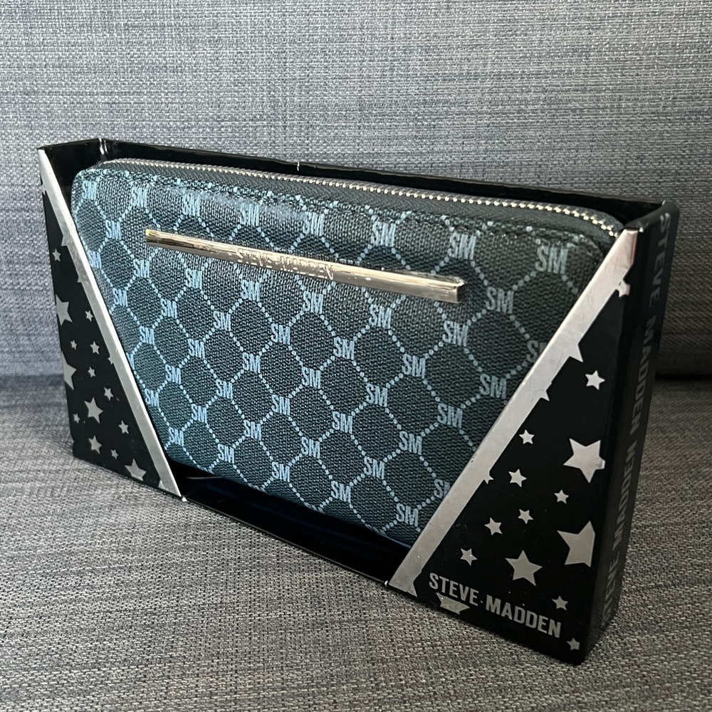 NWT STEVE MADDEN ZIP AROUND WALLET WRISTLET CASE WITH BOX